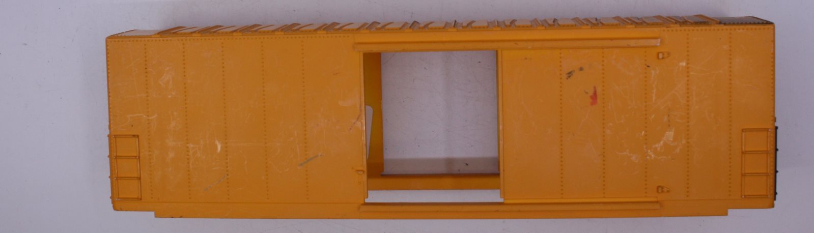 Acme 2200-5X3 Yellow Boxcar Shell Damaged
