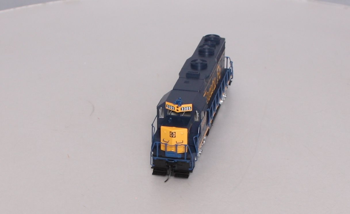 Kato 37-3022-1 HO Santa Fe EMD GP35 Phase IA Diesel Engine #3305 with DCC