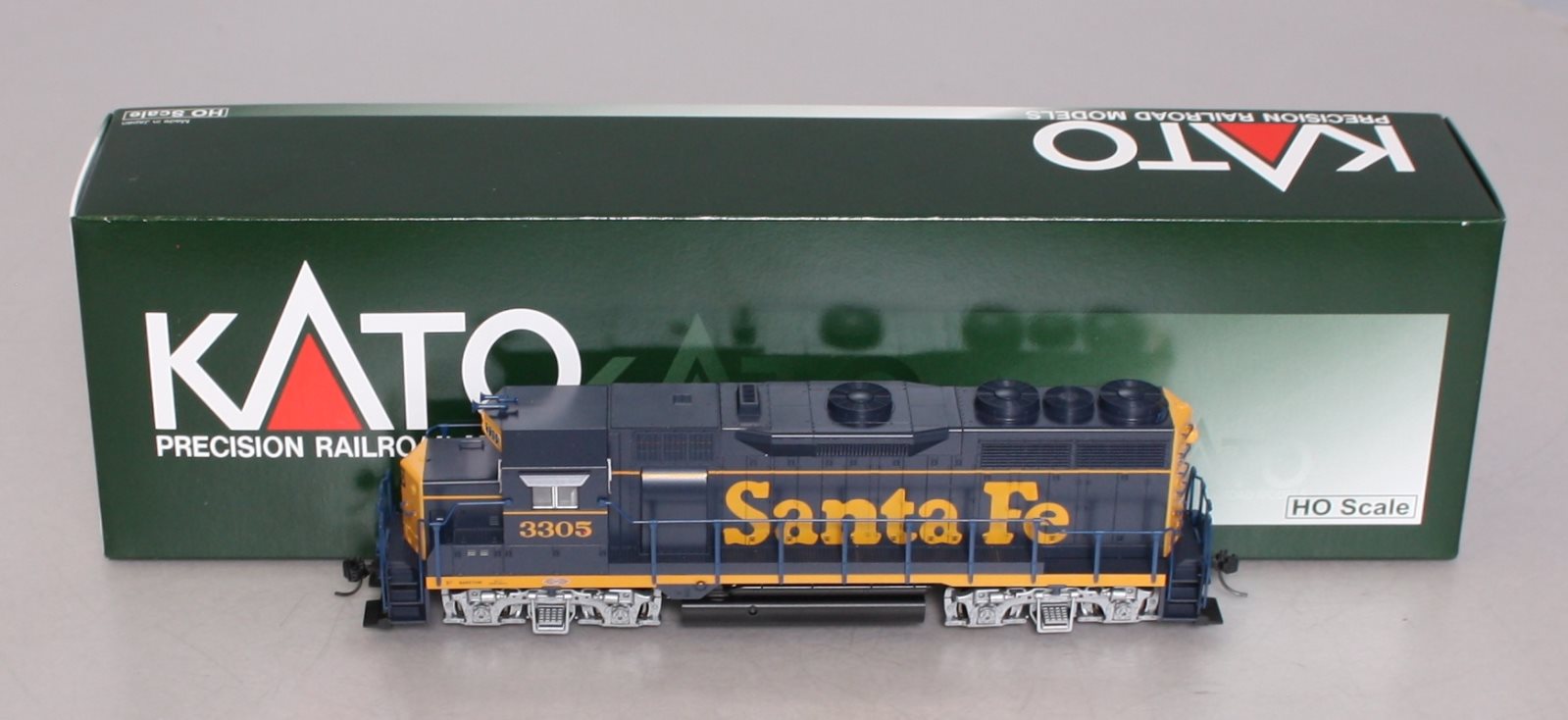 Kato 37-3022-1 HO Santa Fe EMD GP35 Phase IA Diesel Engine #3305 with DCC