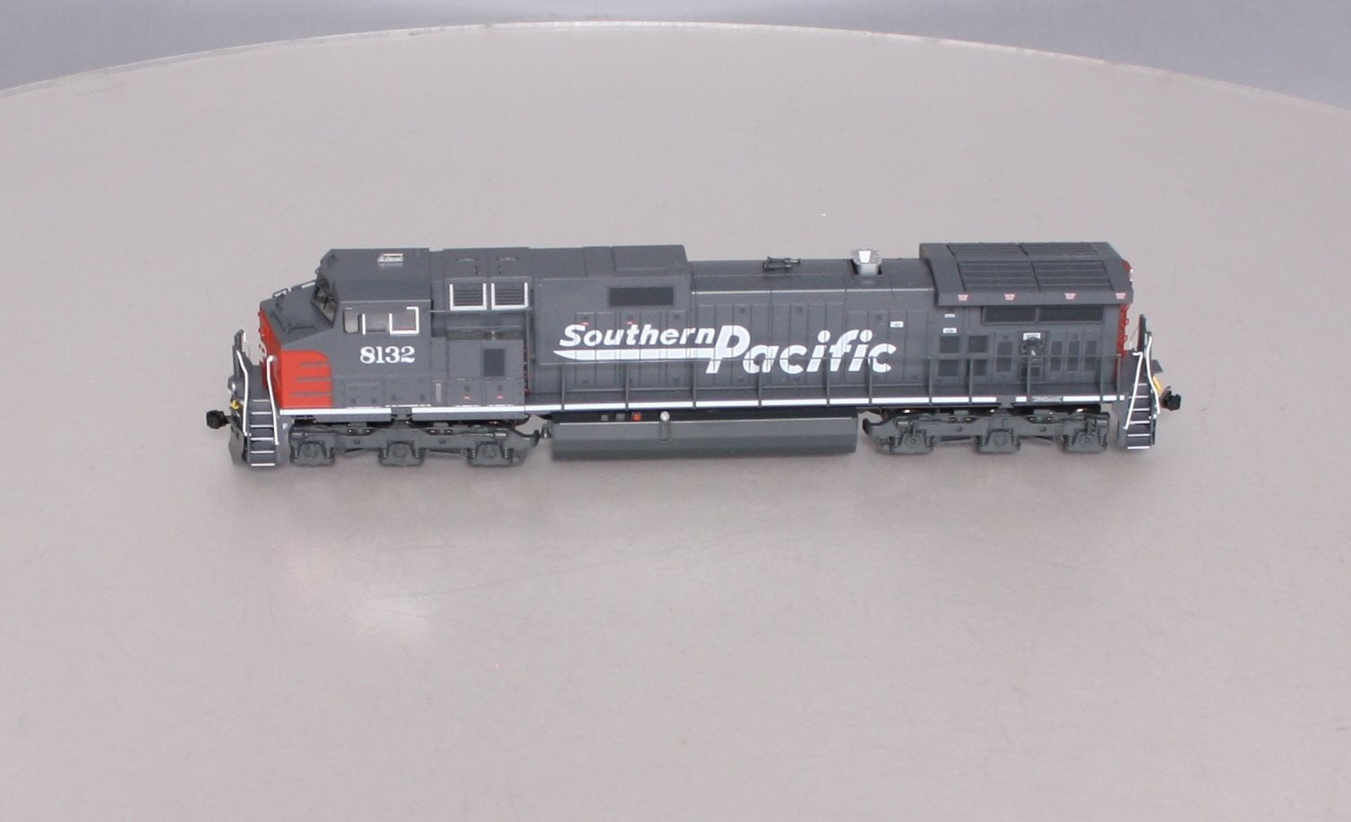 Kato 37-6631 HO Scale Southern Pacific GE C44-9W Diesel Engine #8132 Standard DC