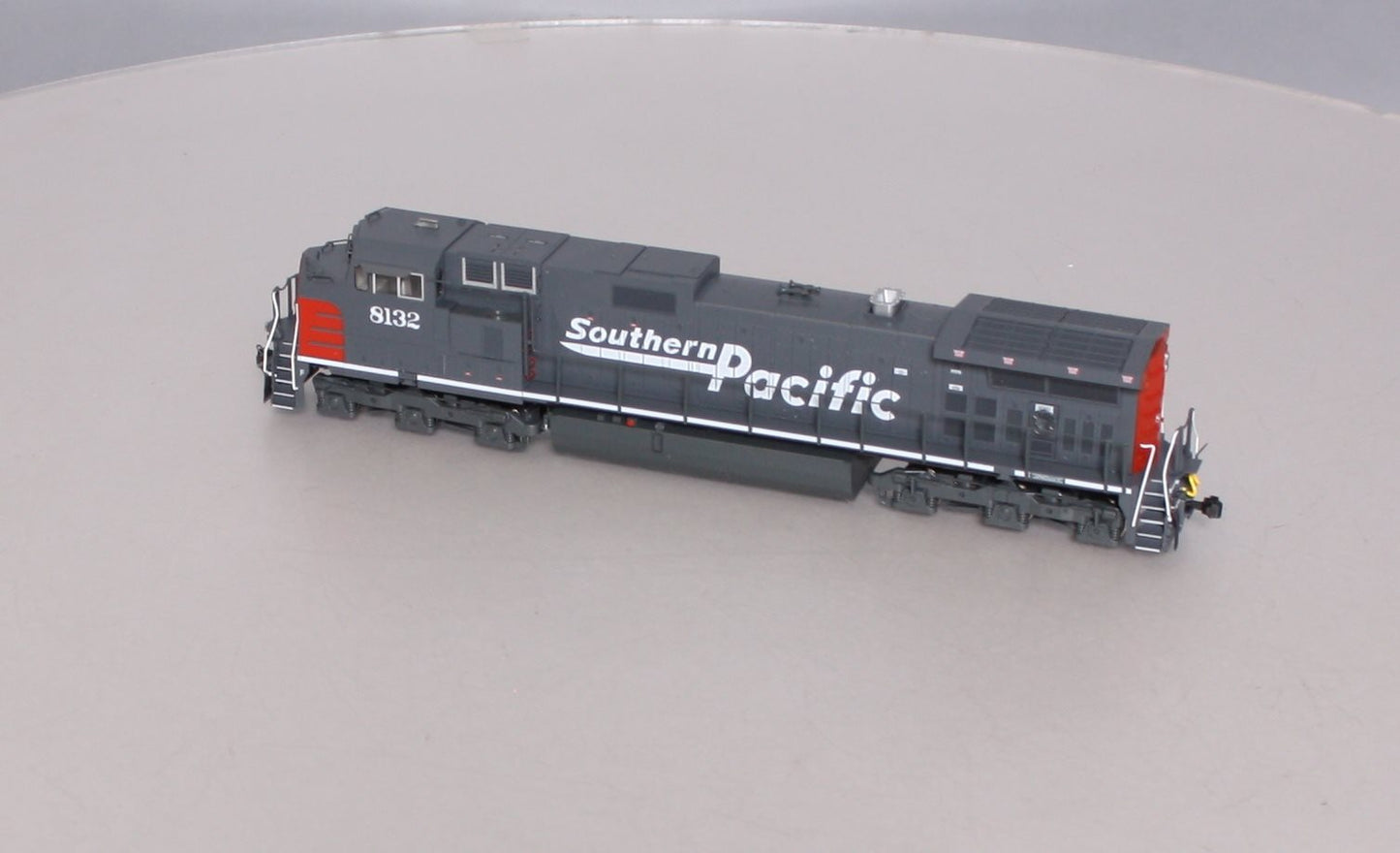 Kato 37-6631 HO Scale Southern Pacific GE C44-9W Diesel Engine #8132 Standard DC