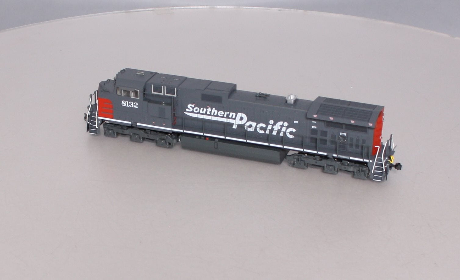 Kato 37-6631 HO Scale Southern Pacific GE C44-9W Diesel Engine #8132 Standard DC