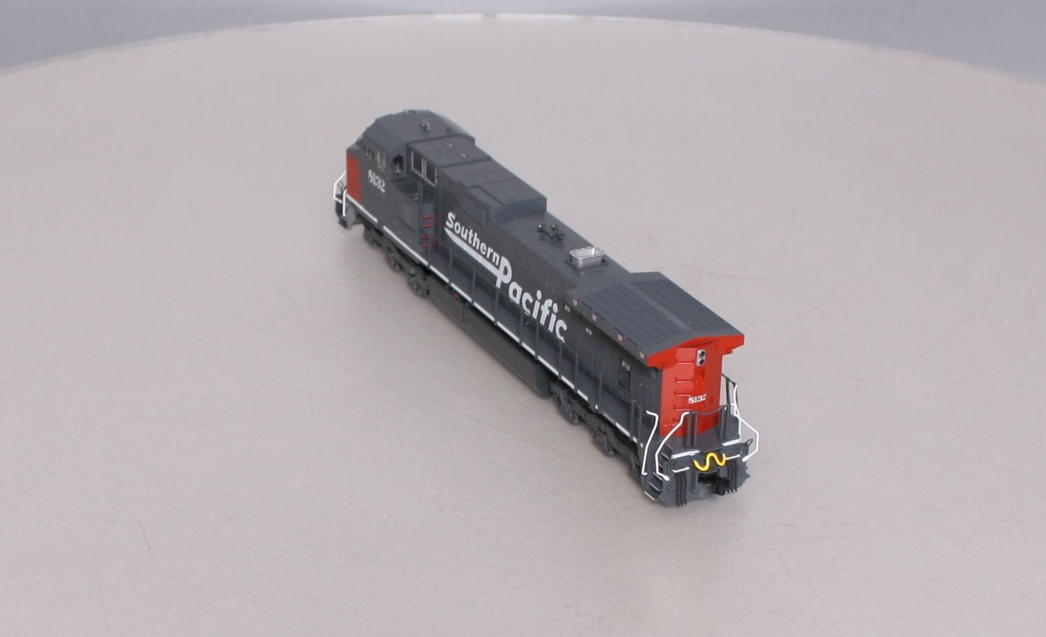 Kato 37-6631 HO Scale Southern Pacific GE C44-9W Diesel Engine #8132 Standard DC