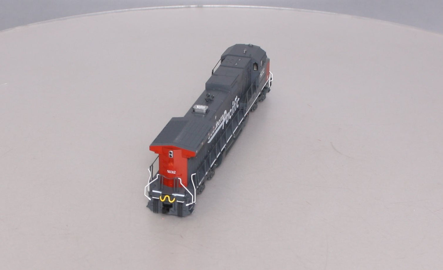 Kato 37-6631 HO Scale Southern Pacific GE C44-9W Diesel Engine #8132 Standard DC