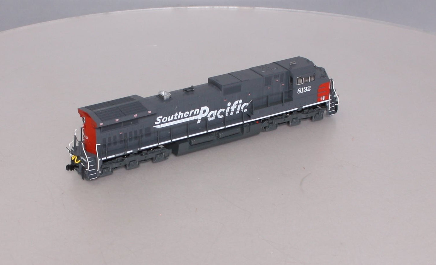Kato 37-6631 HO Scale Southern Pacific GE C44-9W Diesel Engine #8132 Standard DC