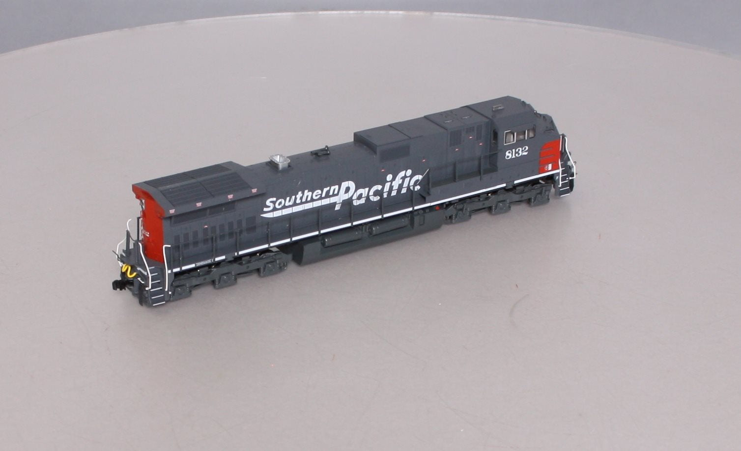 Kato 37-6631 HO Scale Southern Pacific GE C44-9W Diesel Engine #8132 Standard DC