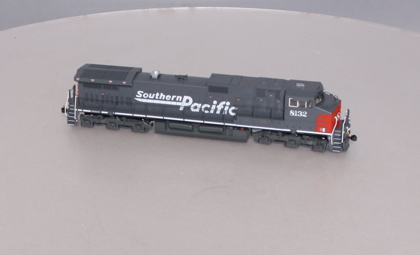 Kato 37-6631 HO Scale Southern Pacific GE C44-9W Diesel Engine #8132 Standard DC