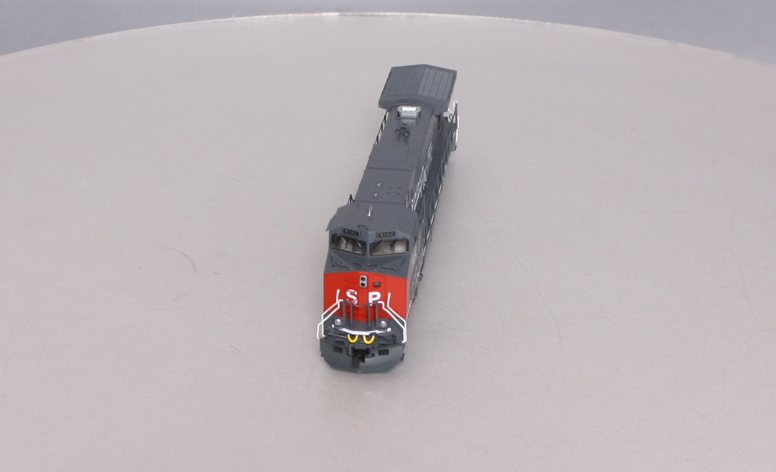 Kato 37-6631 HO Scale Southern Pacific GE C44-9W Diesel Engine #8132 Standard DC