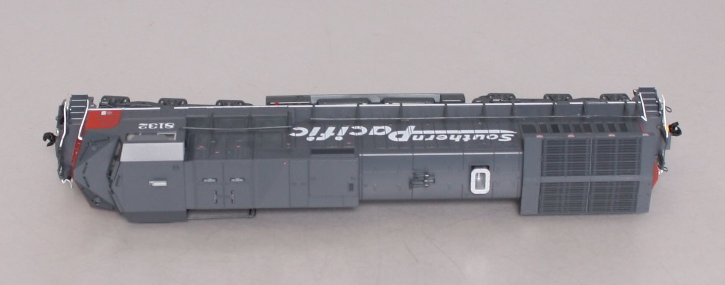 Kato 37-6631 HO Scale Southern Pacific GE C44-9W Diesel Engine #8132 Standard DC