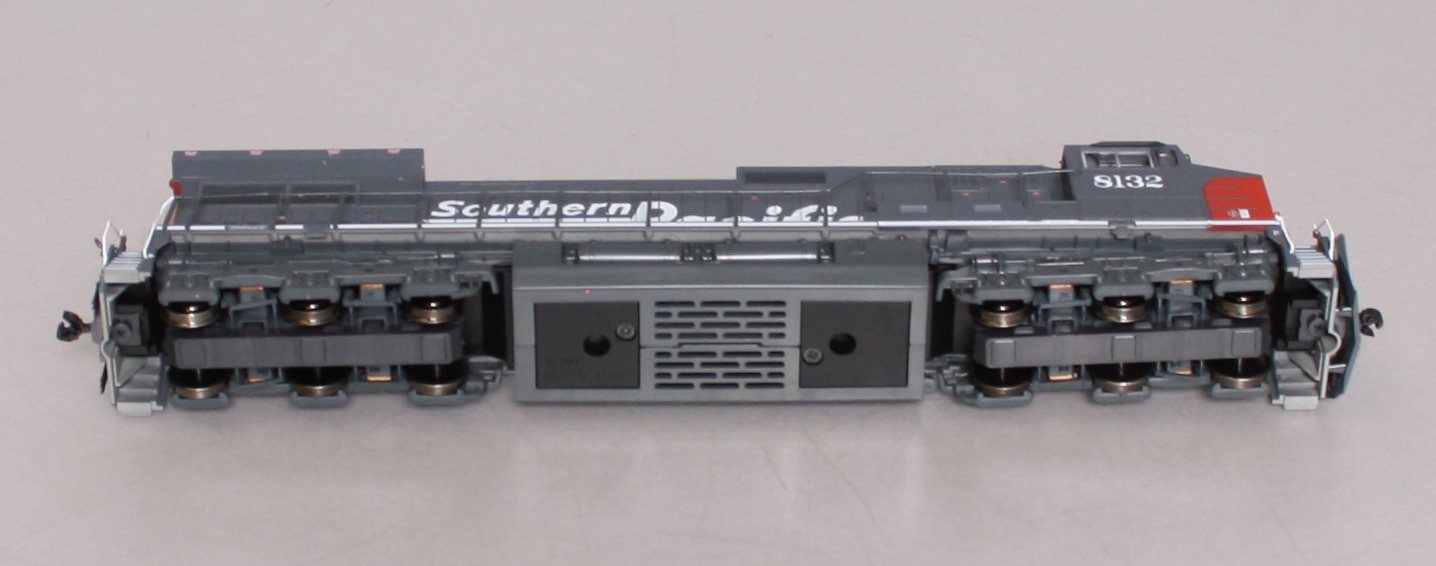 Kato 37-6631 HO Scale Southern Pacific GE C44-9W Diesel Engine #8132 Standard DC