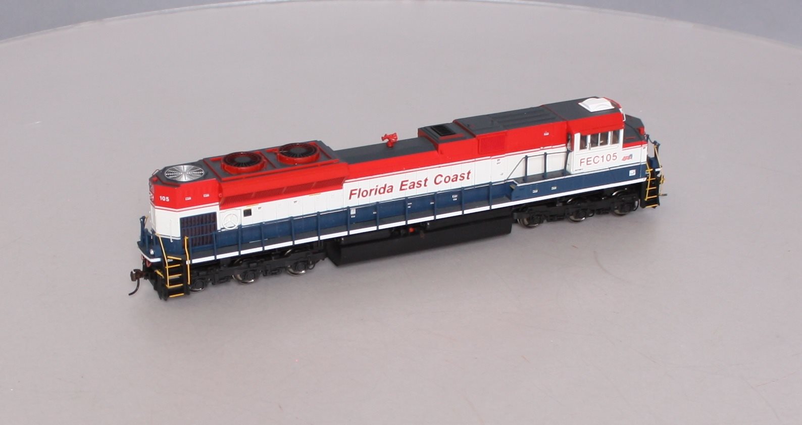 MTH 80-2030-0 HO Scale  FEC  SD70M-2 Diesel Engine #105 with NMRA Socket