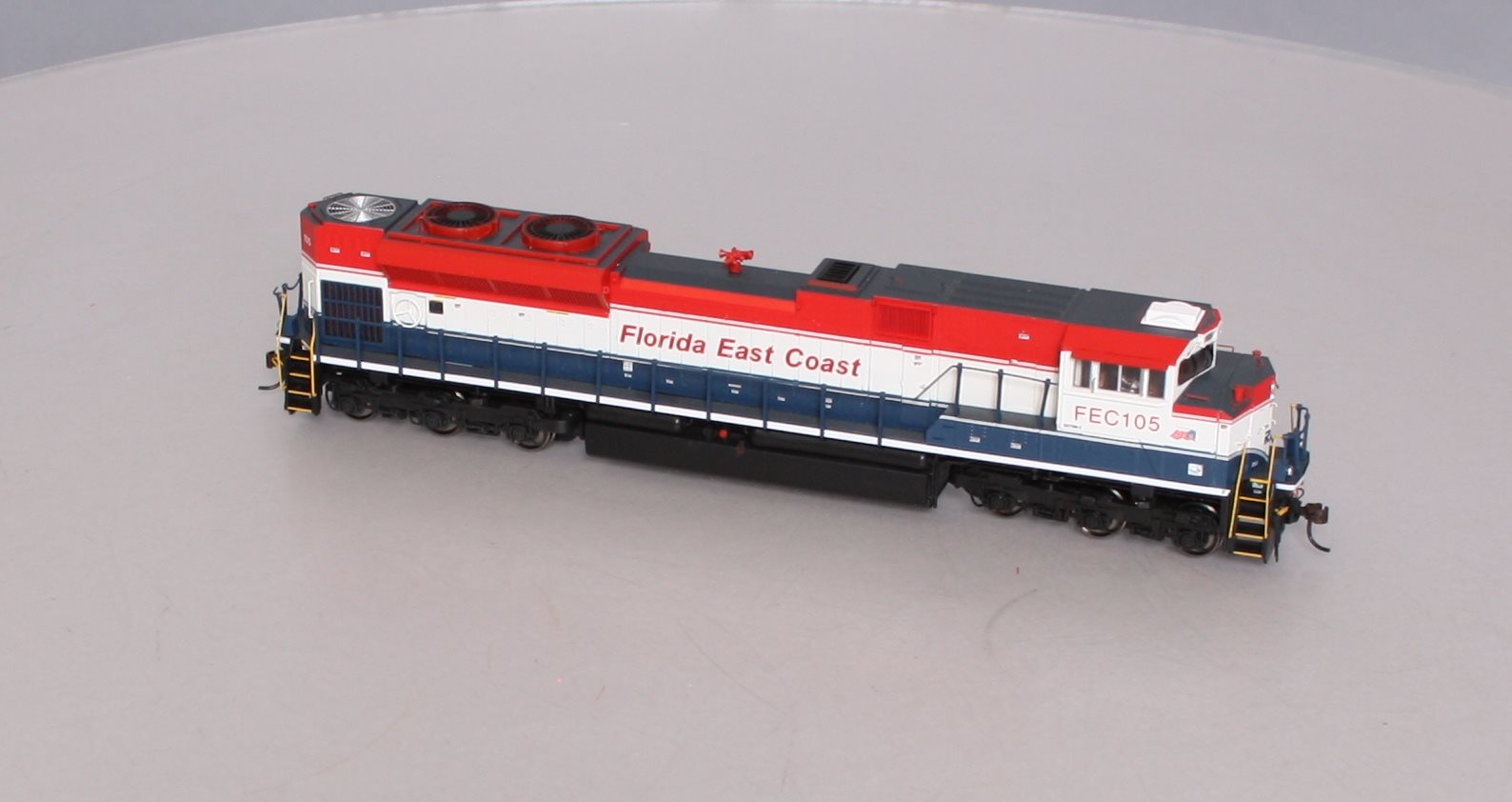 MTH 80-2030-0 HO Scale  FEC  SD70M-2 Diesel Engine #105 with NMRA Socket