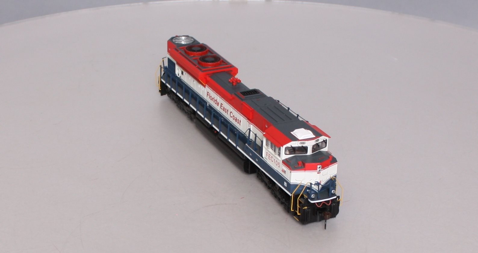 MTH 80-2030-0 HO Scale  FEC  SD70M-2 Diesel Engine #105 with NMRA Socket