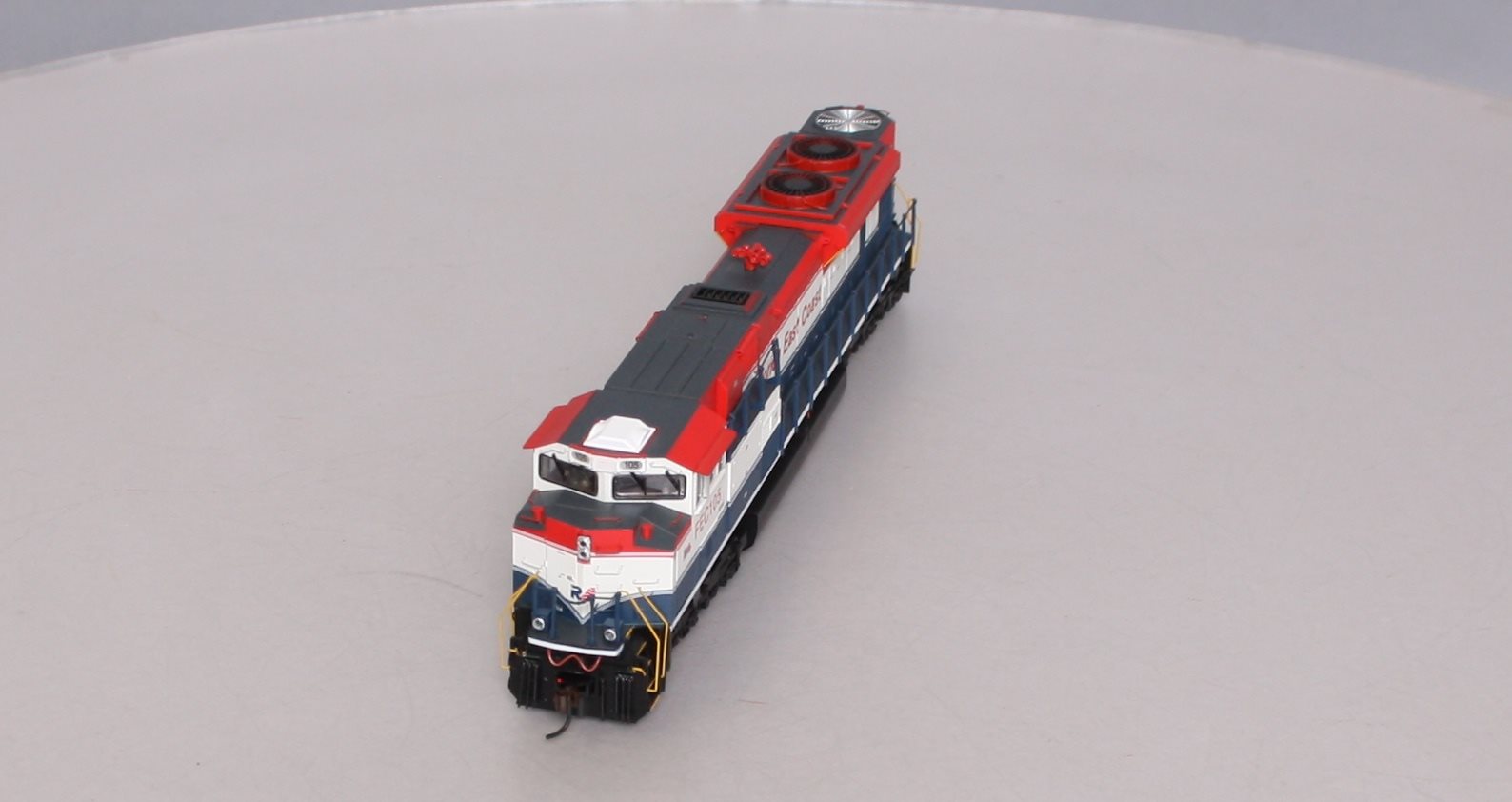 MTH 80-2030-0 HO Scale  FEC  SD70M-2 Diesel Engine #105 with NMRA Socket
