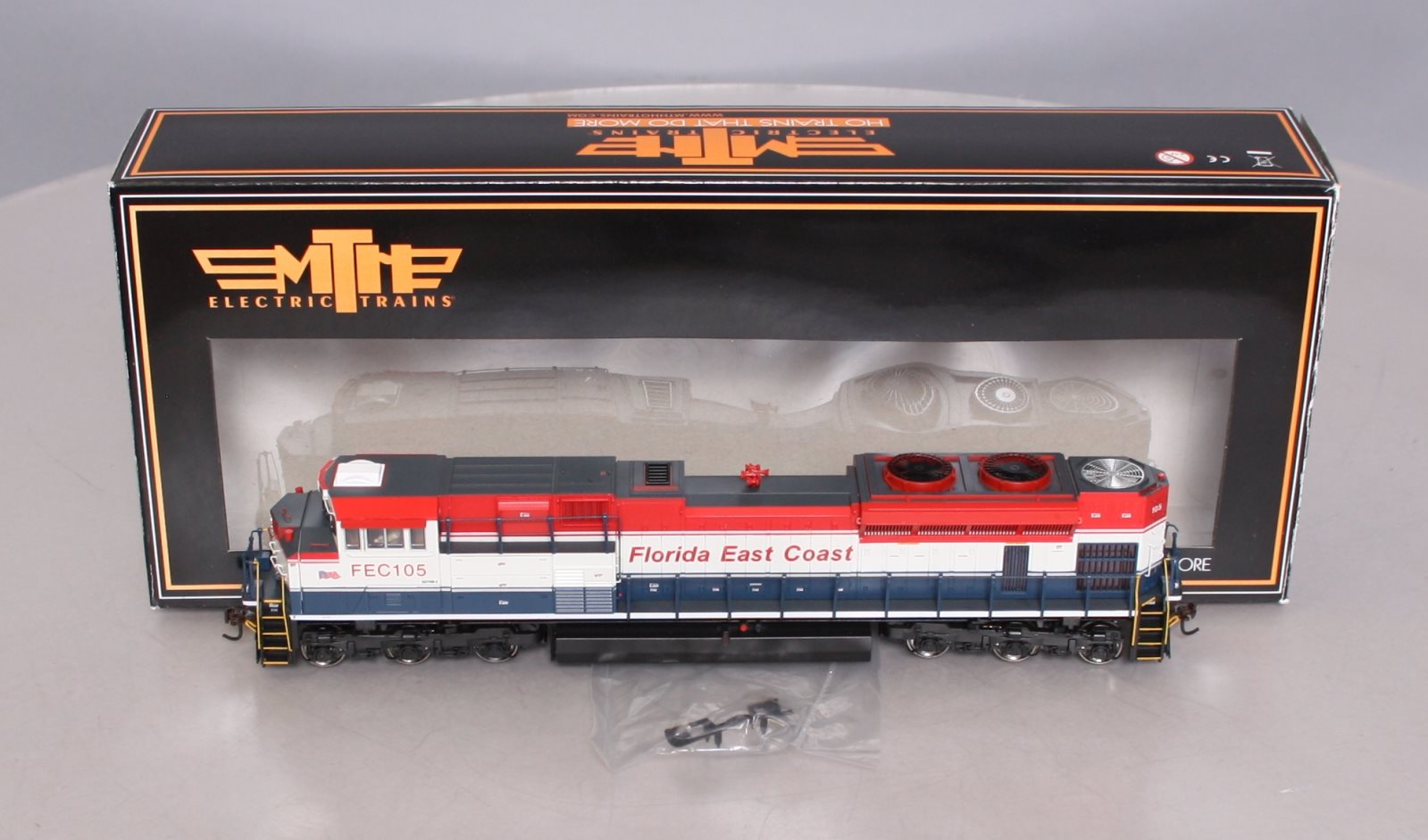 MTH 80-2030-0 HO Scale  FEC  SD70M-2 Diesel Engine #105 with NMRA Socket