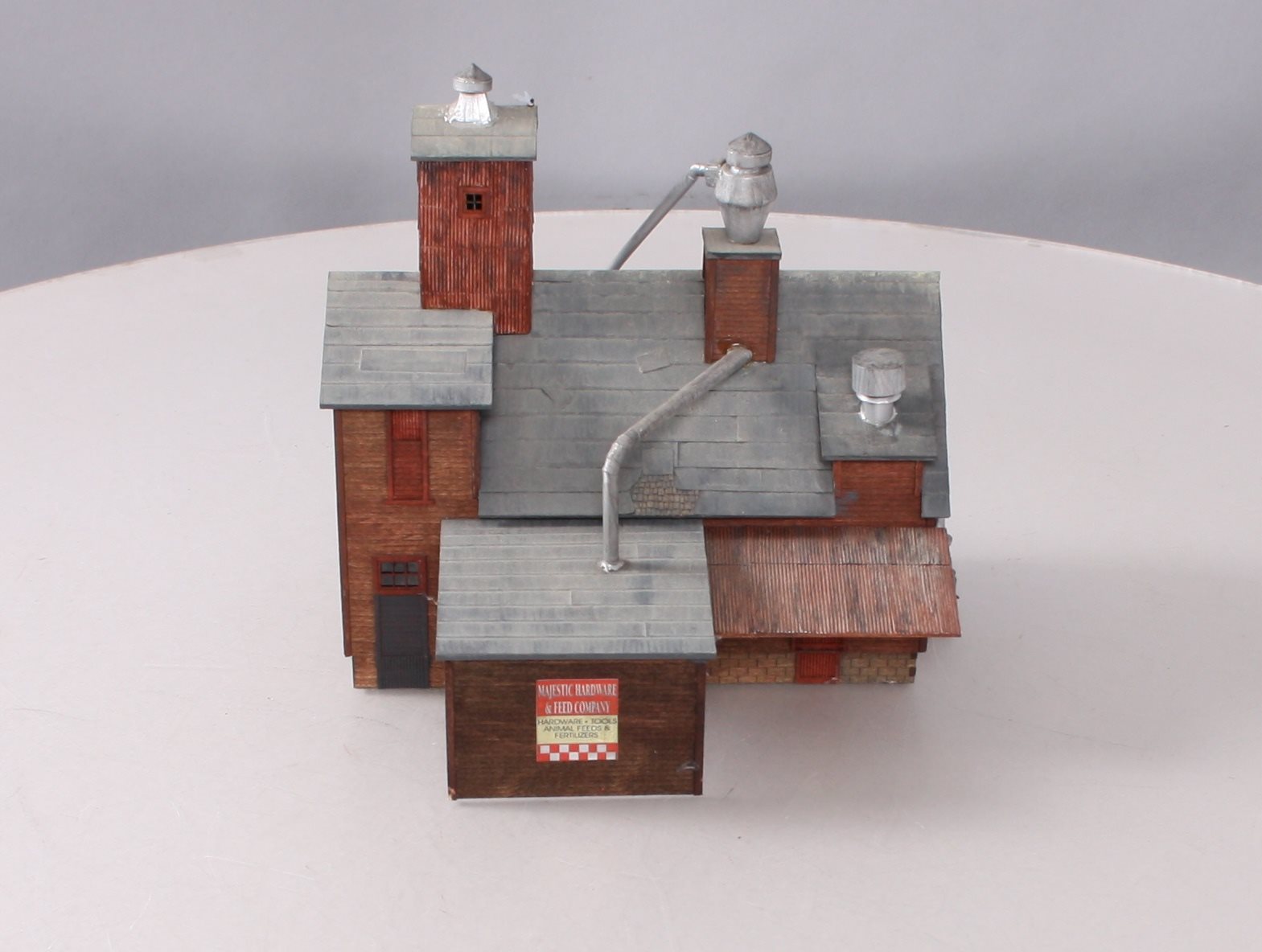 Bar Mills 0942 HO Scale Laser Cut Majestic Hardware & Feed Building - Assembled