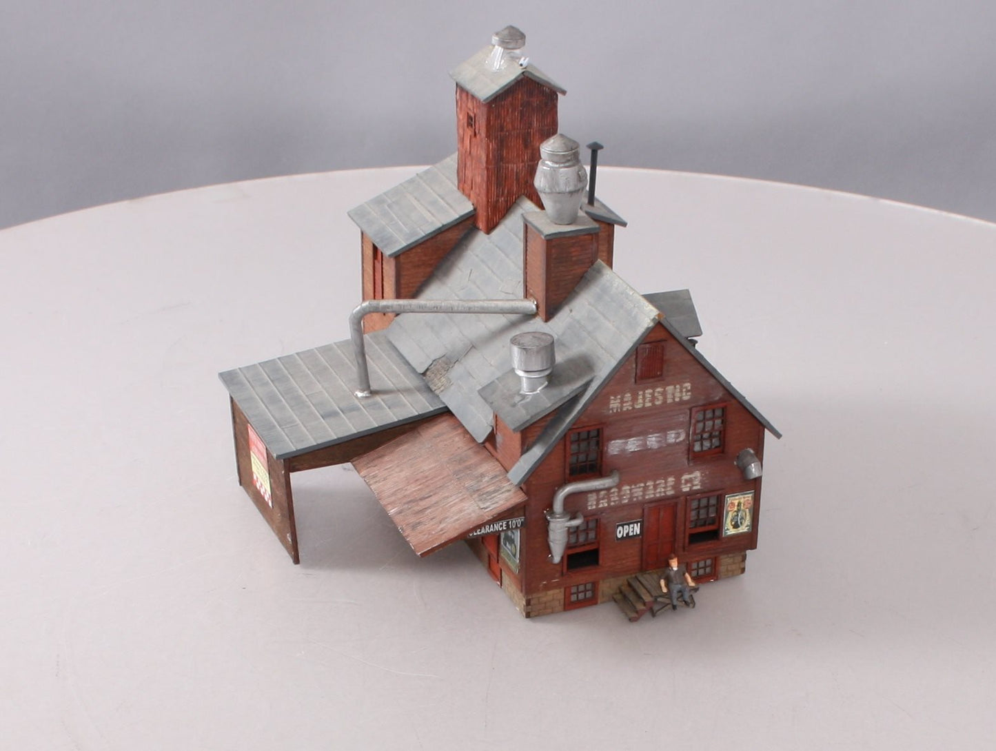 Bar Mills 0942 HO Scale Laser Cut Majestic Hardware & Feed Building - Assembled