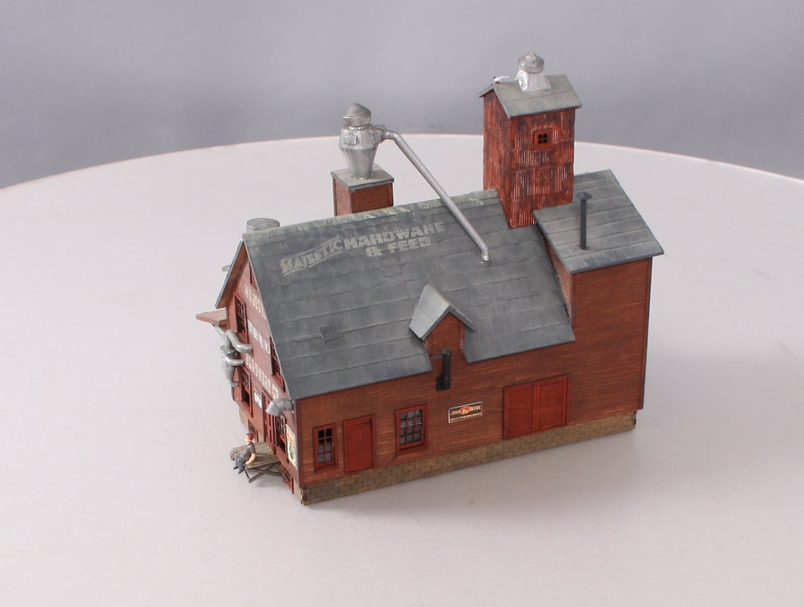 Bar Mills 0942 HO Scale Laser Cut Majestic Hardware & Feed Building - Assembled