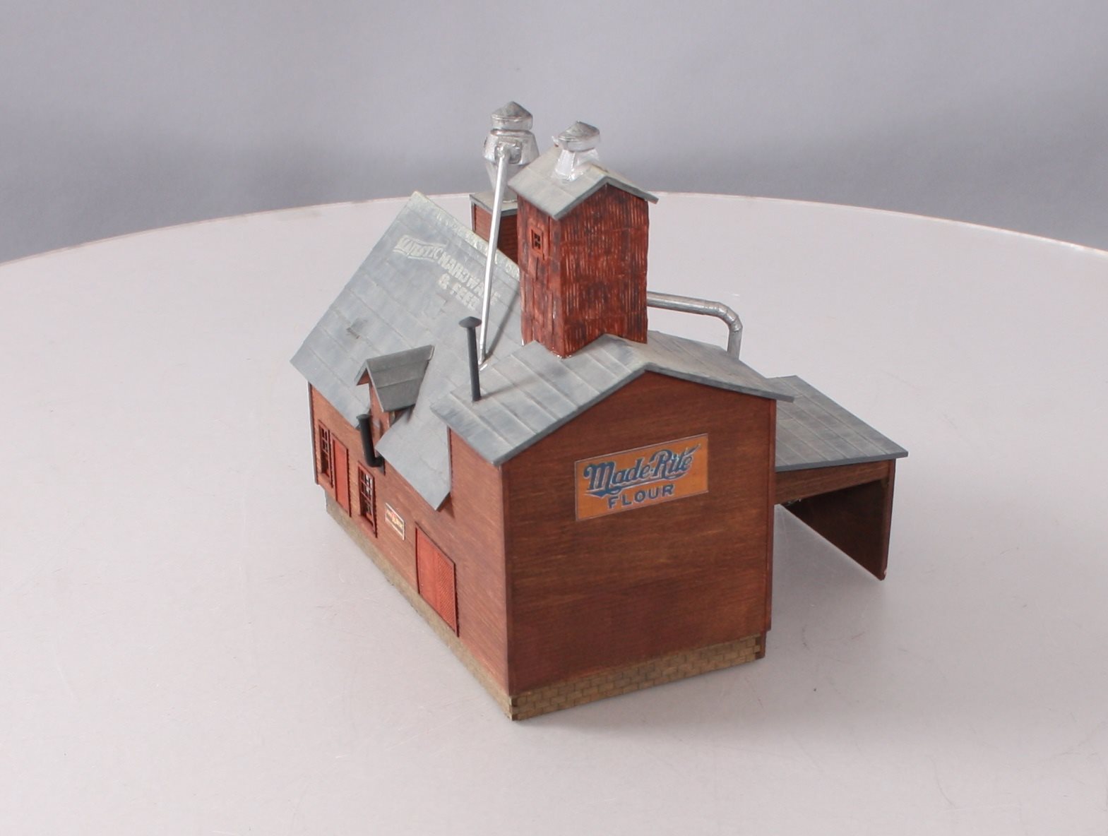 Bar Mills 0942 HO Scale Laser Cut Majestic Hardware & Feed Building - Assembled