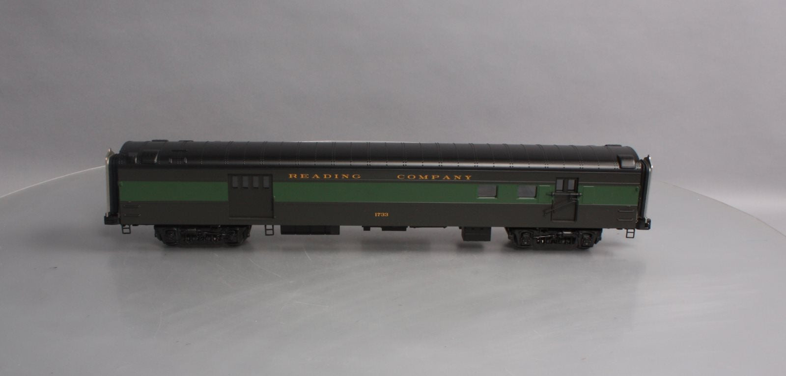 MTH 20-68266 O Reading 70' Streamlined RPO Passenger Car (Smooth Sided)