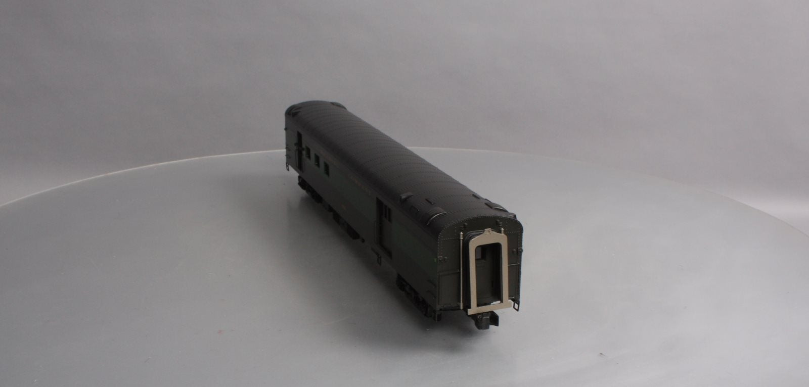 MTH 20-68266 O Reading 70' Streamlined RPO Passenger Car (Smooth Sided)