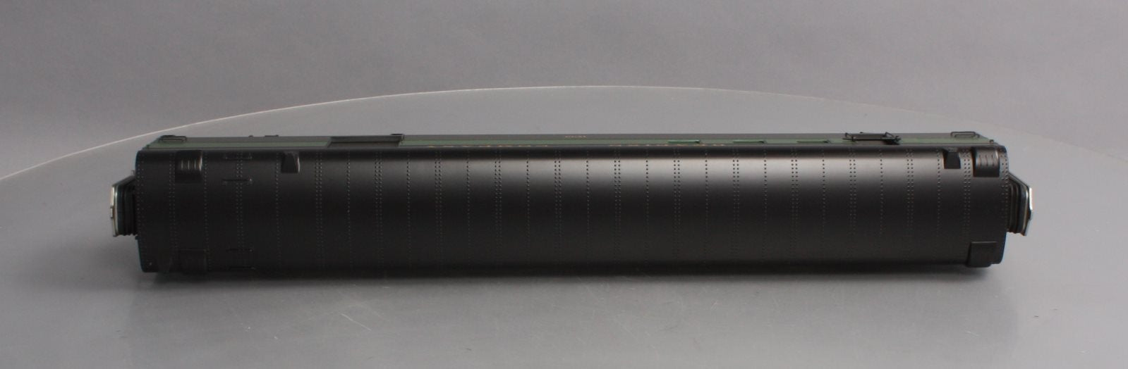 MTH 20-68266 O Reading 70' Streamlined RPO Passenger Car (Smooth Sided)