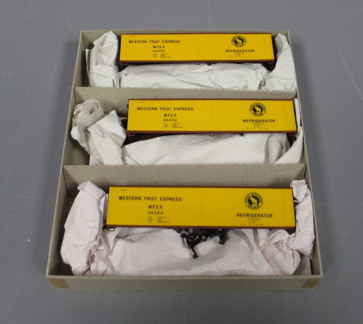 Accurail 4903 HO W.F.E. 3 Number Set 40'''' Wood Reefers (Set of 3)