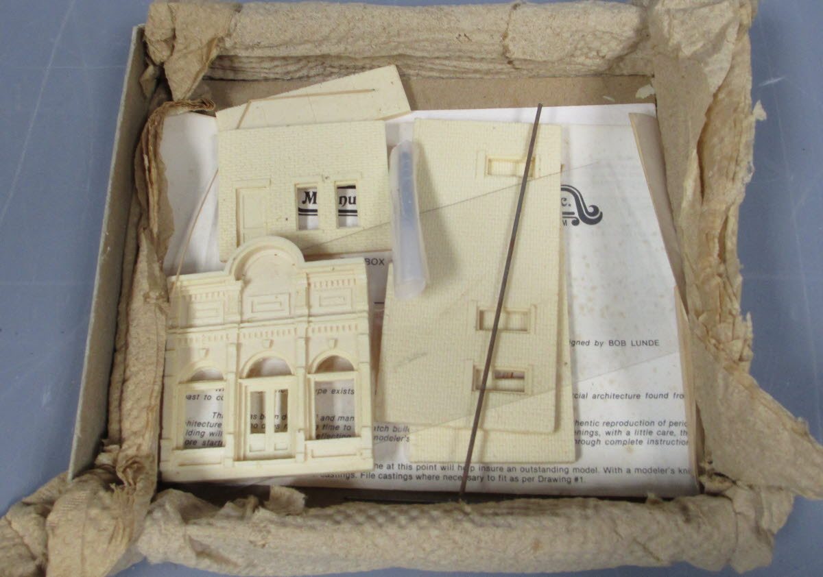 Magnuson Models M525 HO Scale Ric's Place Building Kit