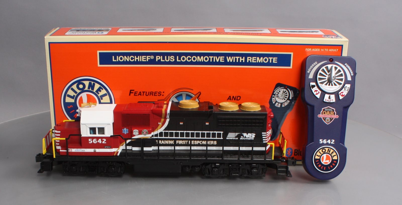 Lionel 6-84939 Norfolk Southern LionChief Plus GP38 Diesel Locomotive #5642