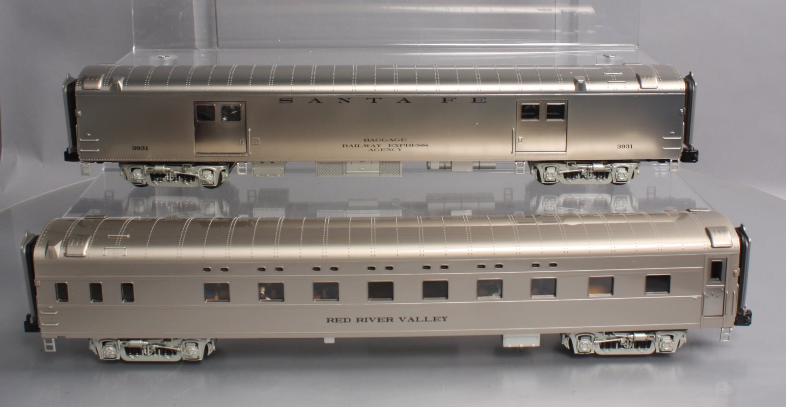 MTH 20-69136 O Santa Fe 70’ ABS Baggage/Coach Passenger Car Set (Set of 2)