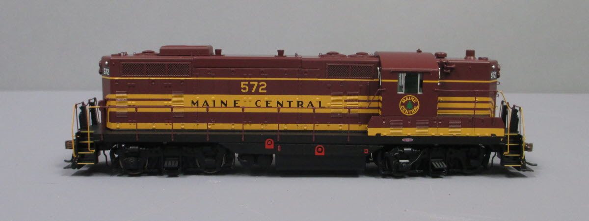 Athearn G64286 HO MEC Diesel Locomotive GP7 w/DCC & Sound #572.