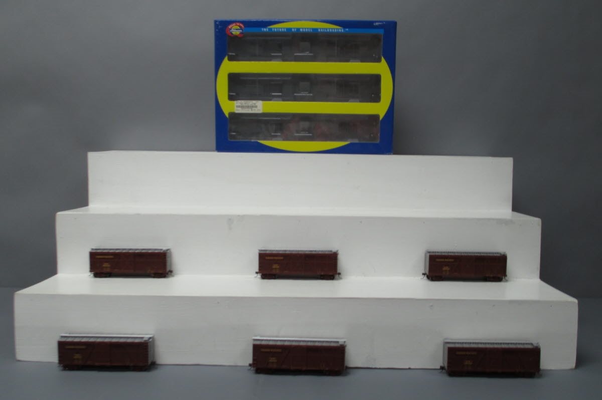 Athearn 73223 HO Gauge Union Pacific 40' Brown Stock Cars (Set of 6)