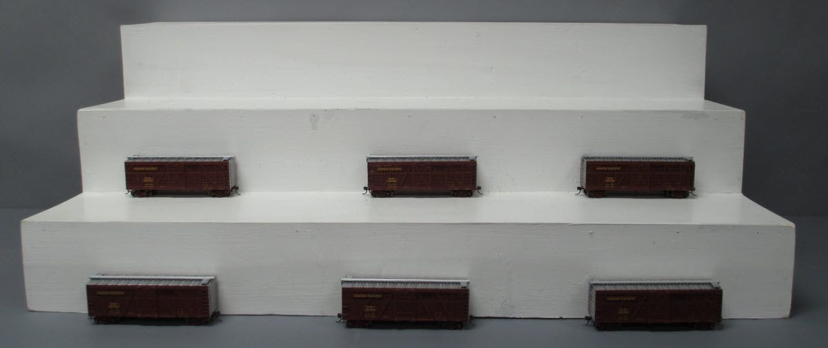 Athearn 73223 HO Gauge Union Pacific 40' Brown Stock Cars (Set of 6)