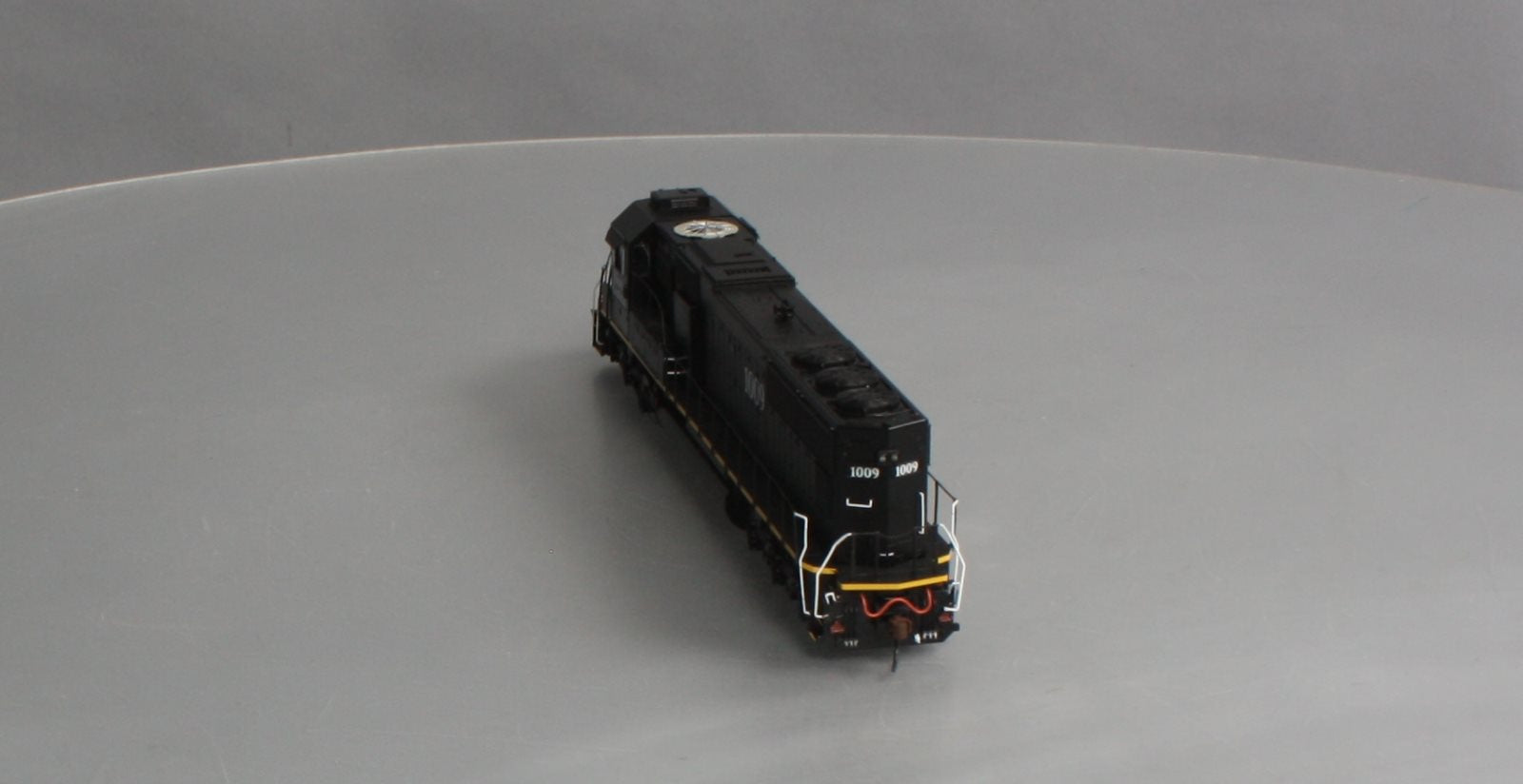 Athearn G70508 HO Scale Illinois Central SD70 Diesel Locomotive #1009