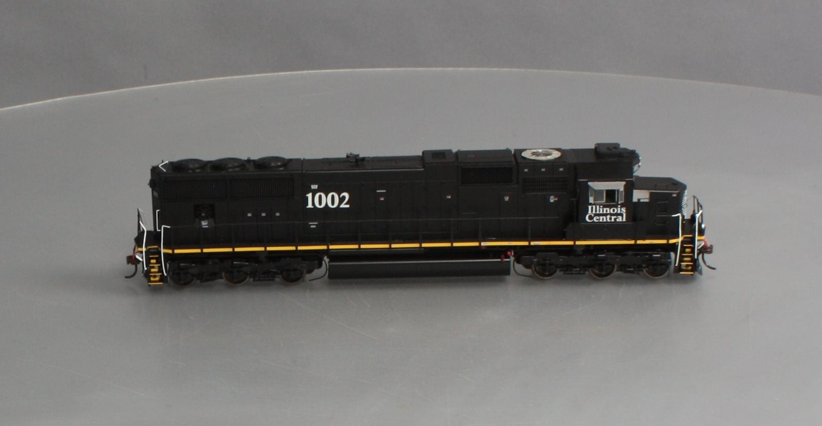 Athearn G70507 HO Scale Ilinois Central SD70 Diesel Locomotive #1002