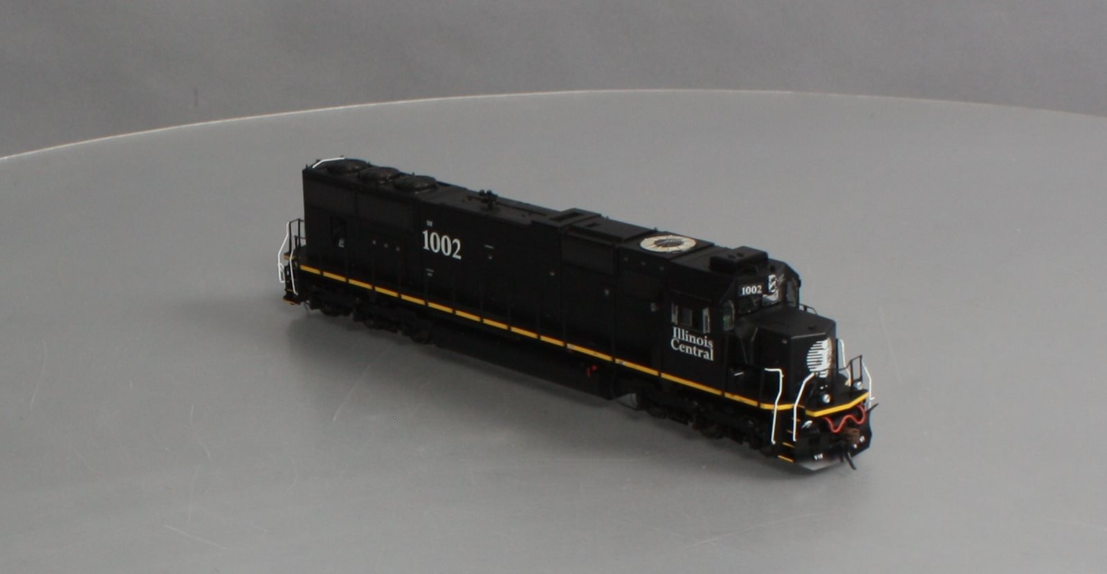 Athearn G70507 HO Scale Ilinois Central SD70 Diesel Locomotive #1002
