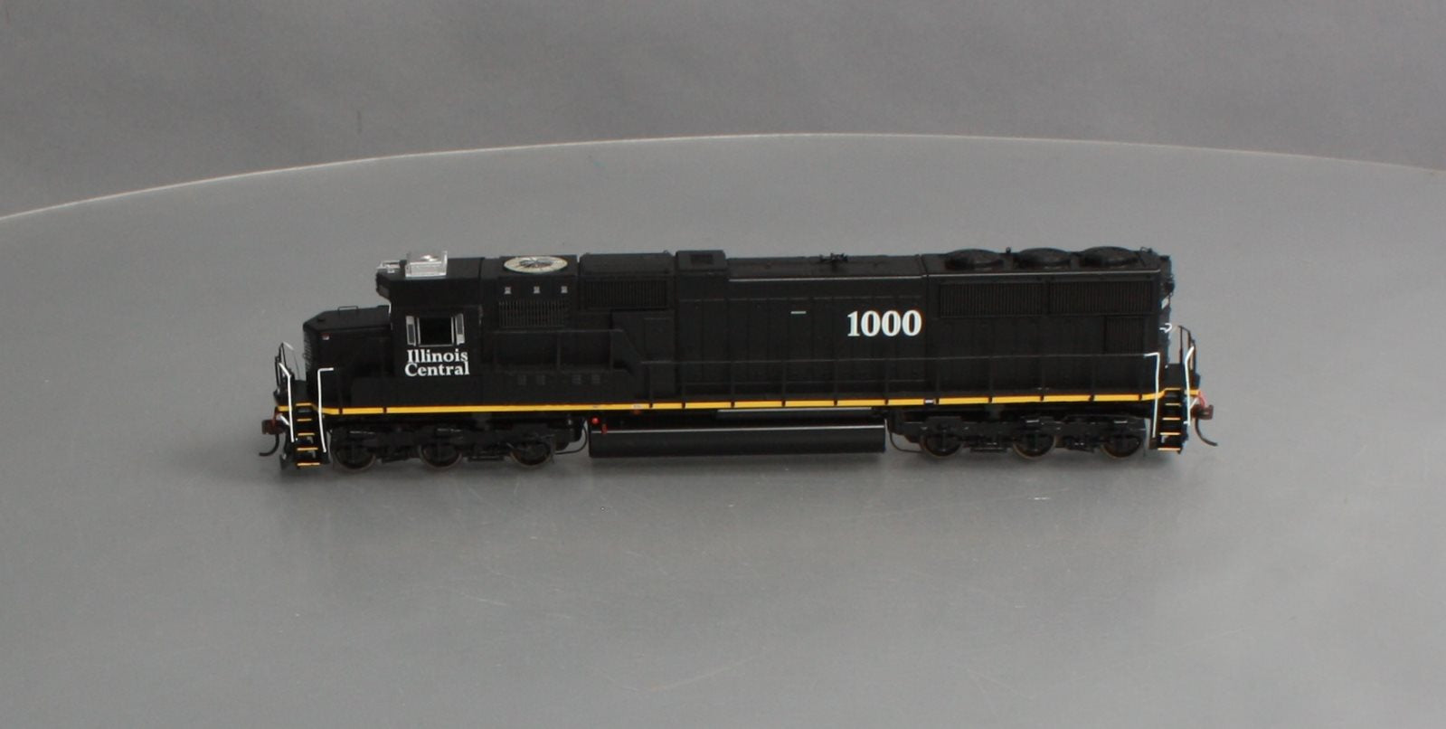 Athearn G70506 HO Scale Illinois Central SD70 Diesel Locomotive #1000