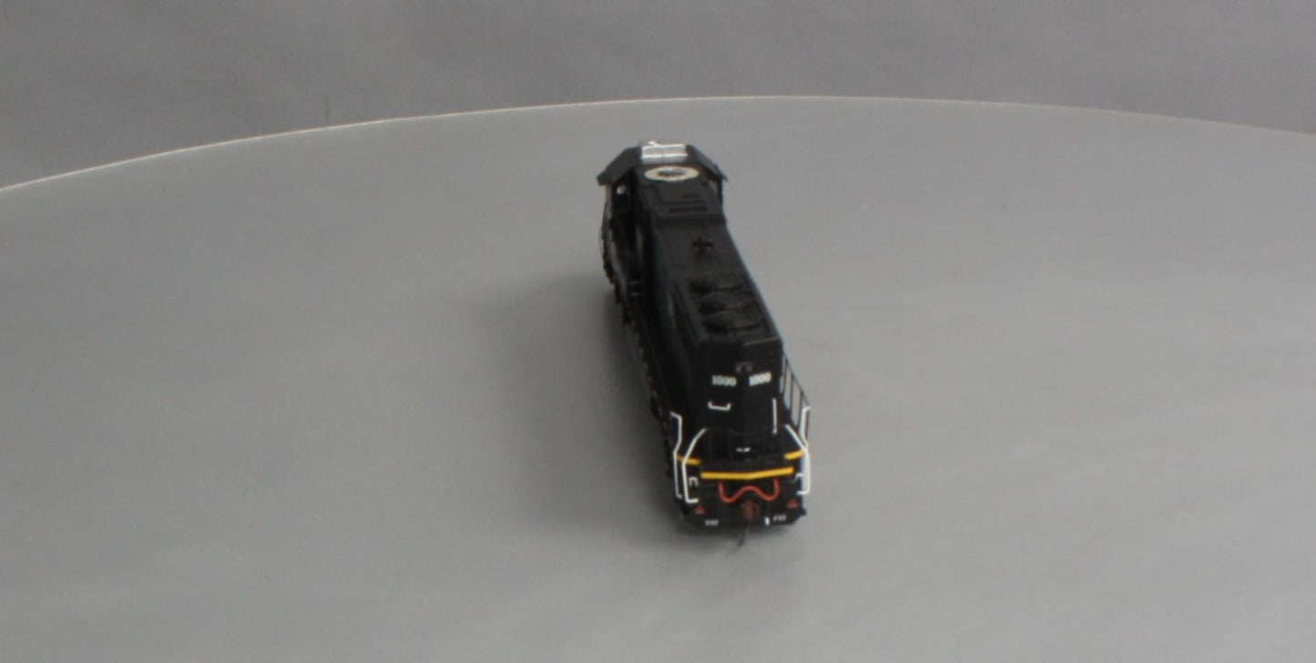 Athearn G70506 HO Scale Illinois Central SD70 Diesel Locomotive #1000