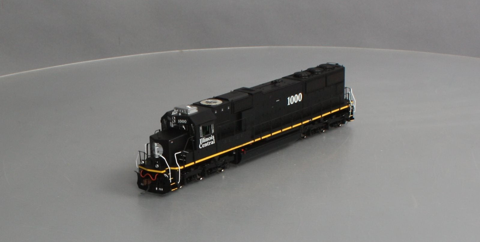 Athearn G70506 HO Scale Illinois Central SD70 Diesel Locomotive #1000