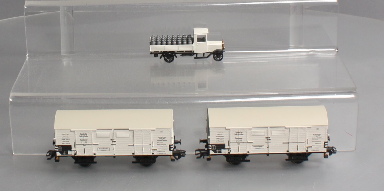 Marklin 48815 DRG HO Milk Car Set with Truck (Set of 2)