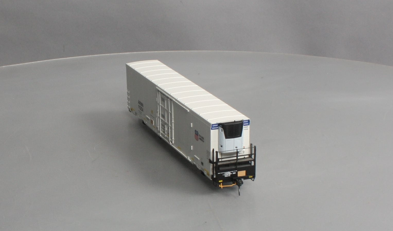 BLMA Models 52036 HO Union Pacific Trinity 64' Reefer #11204