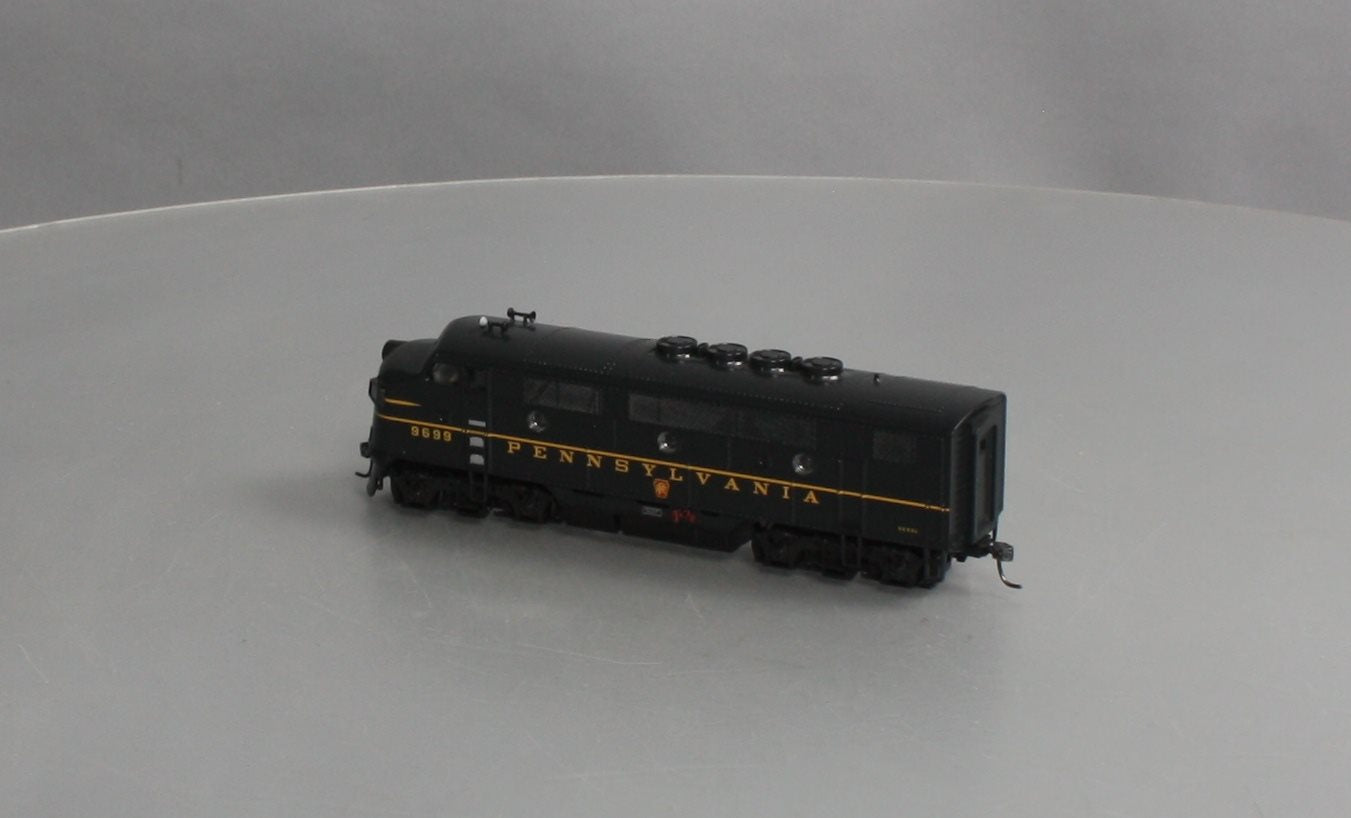 MTH 81-2002-3 HO Scale Pennsylvania F-3 Non Powered A Unit Diesel Engine