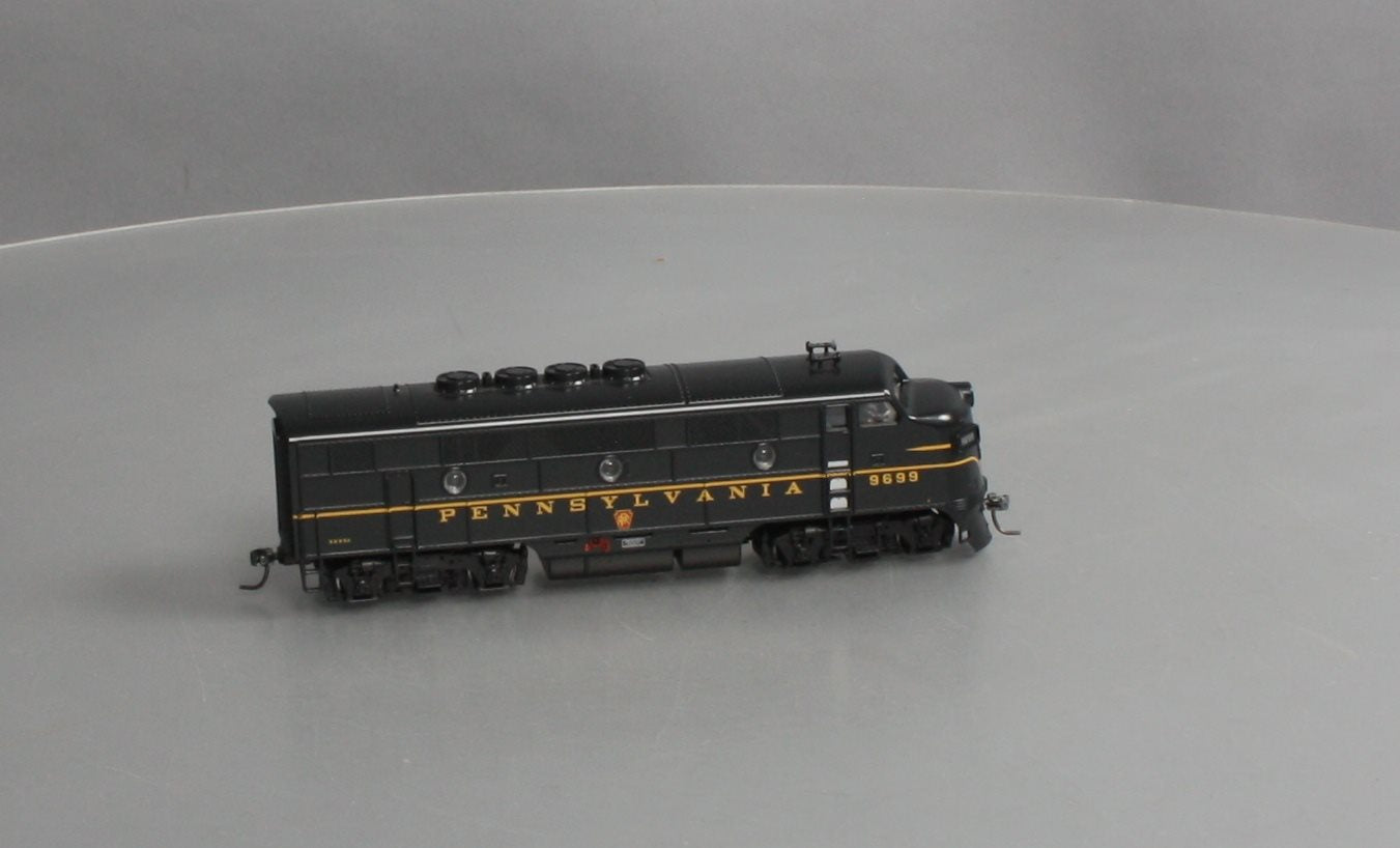 MTH 81-2002-3 HO Scale Pennsylvania F-3 Non Powered A Unit Diesel Engine