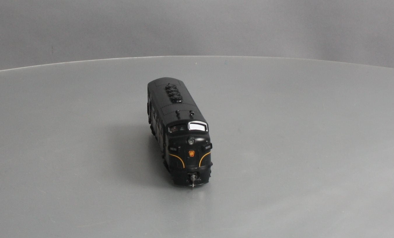MTH 81-2002-3 HO Scale Pennsylvania F-3 Non Powered A Unit Diesel Engine