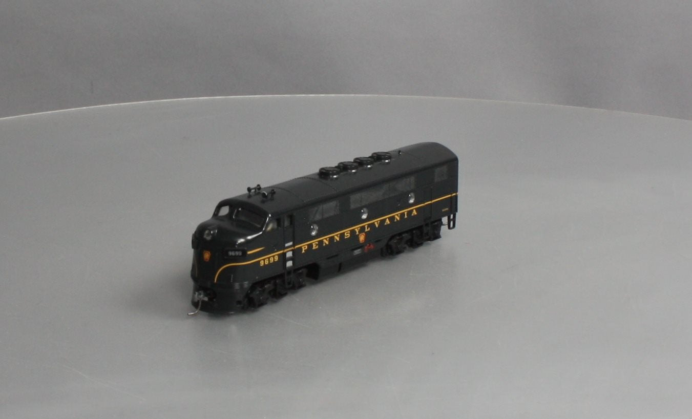 MTH 81-2002-3 HO Scale Pennsylvania F-3 Non Powered A Unit Diesel Engine