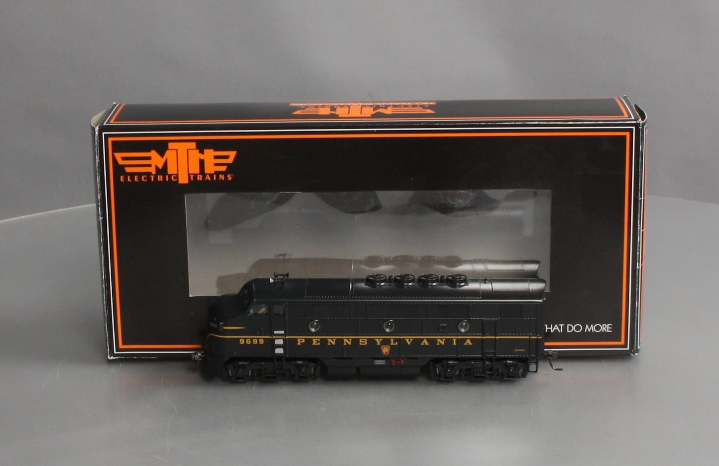 MTH 81-2002-3 HO Scale Pennsylvania F-3 Non Powered A Unit Diesel Engine