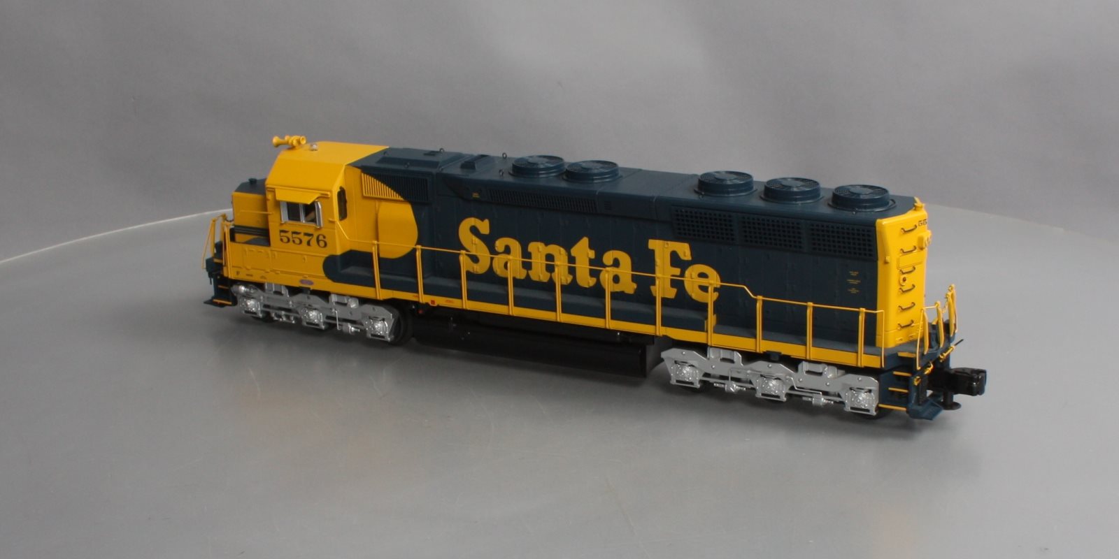 MTH 20-2914-3 Santa Fe SD45 Low Hood Non-Powered Diesel Engine #5576