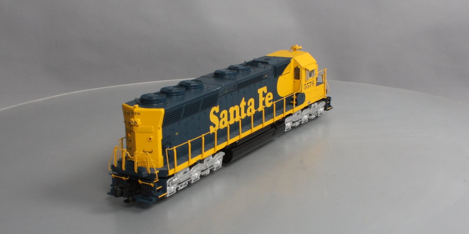 MTH 20-2914-3 Santa Fe SD45 Low Hood Non-Powered Diesel Engine #5576
