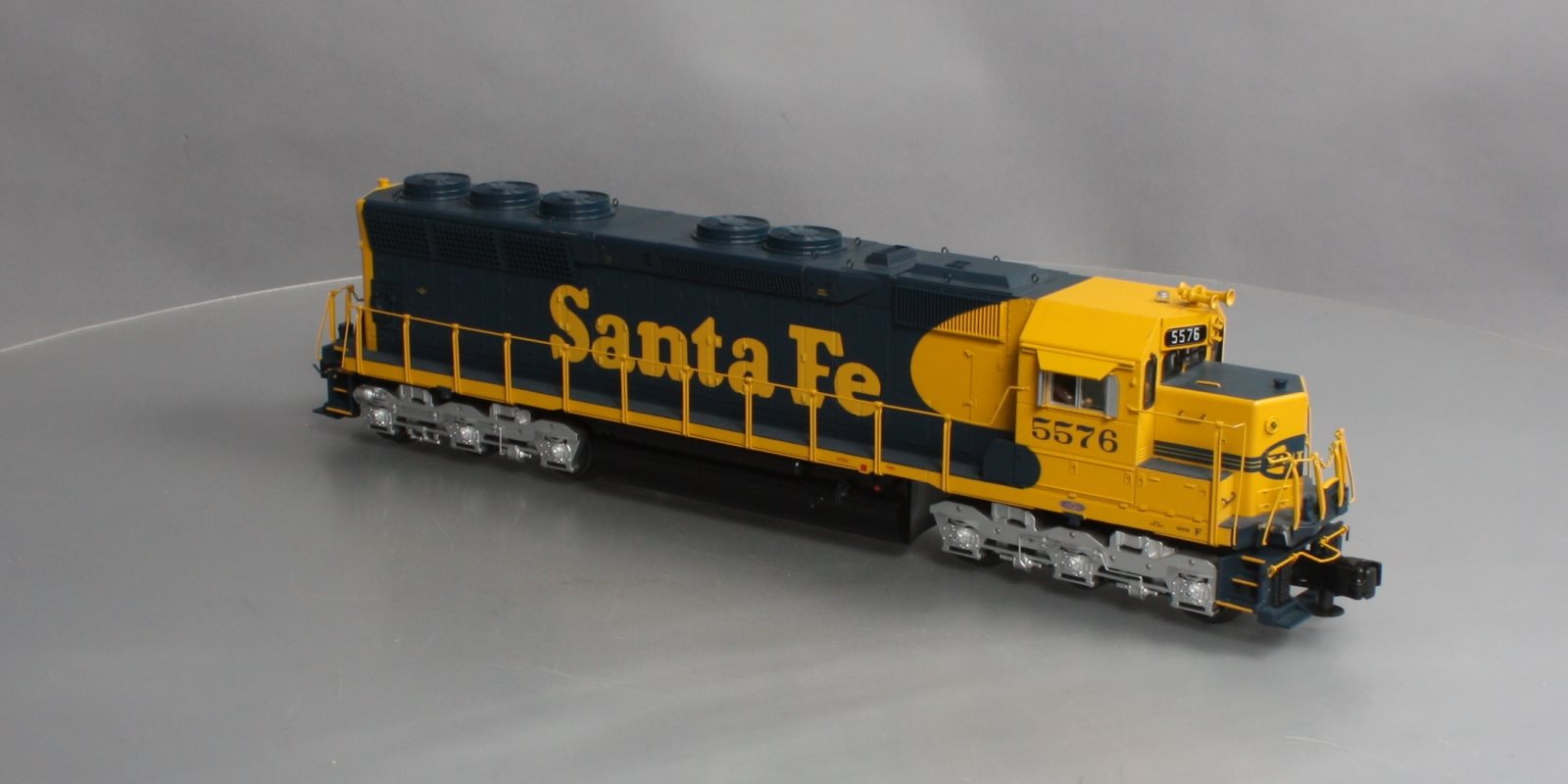 MTH 20-2914-3 Santa Fe SD45 Low Hood Non-Powered Diesel Engine #5576
