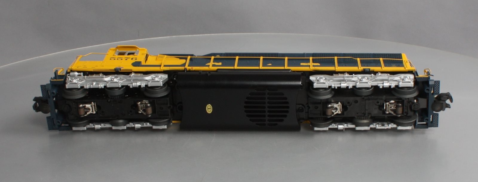 MTH 20-2914-3 Santa Fe SD45 Low Hood Non-Powered Diesel Engine #5576